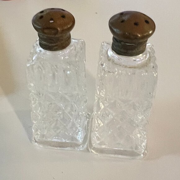 Crystal Diamond Salt & Pepper Shakers - Picture 1 of 3